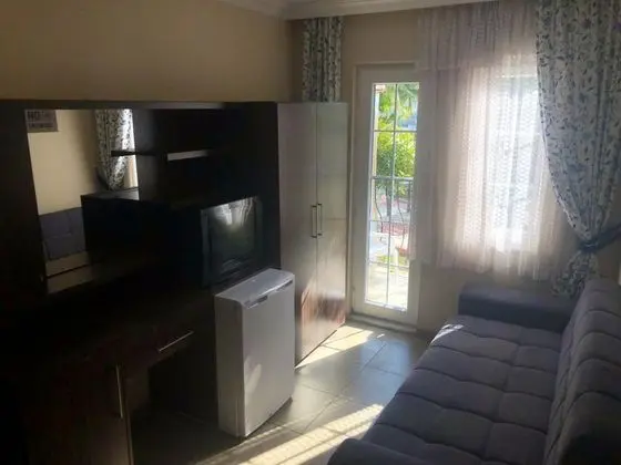 Üç Kişilik Oda, Bahçe Manzaralı, Balkonlu