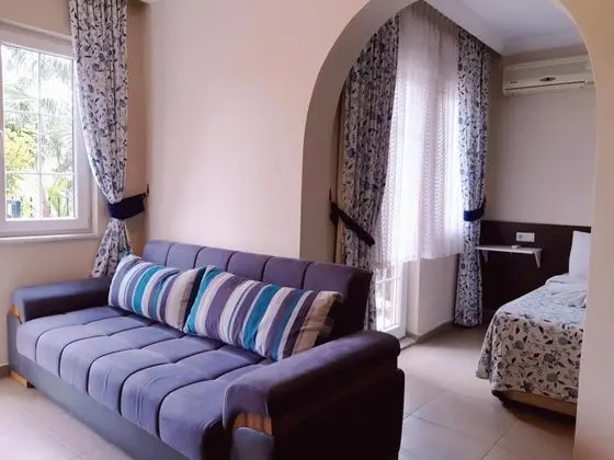 Üç Kişilik Oda, Bahçe Manzaralı, Balkonlu