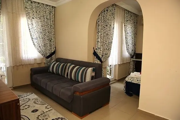 Üç Kişilik Oda, Bahçe Manzaralı, Balkonlu