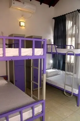 Ortak Ranzalı Oda, Sadece kadınlar için, Ortak Banyo