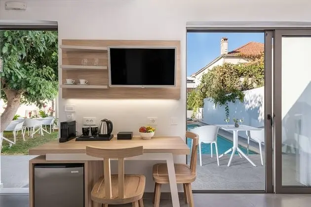 Apart Daire, Havuz Manzaralı