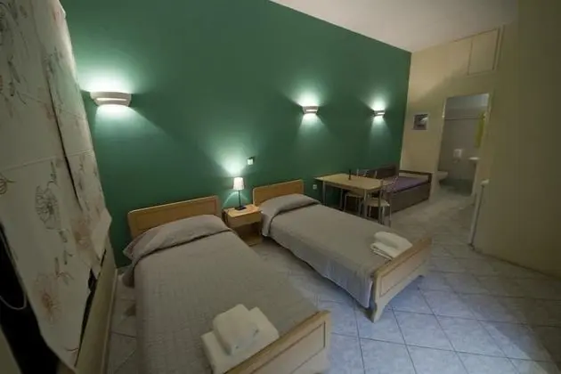 Üç Kişilik Oda, Bahçe Manzaralı