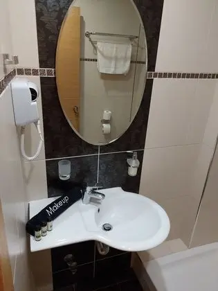 Üç Kişilik Oda