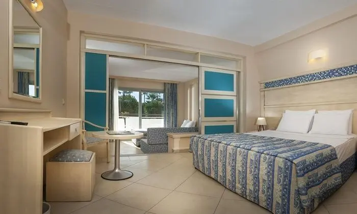 https://images.etstur.com/files/images/hotelImages/TR/50683/l/Ephesia-Holiday-Beach-Club-Oda-313848.jpg