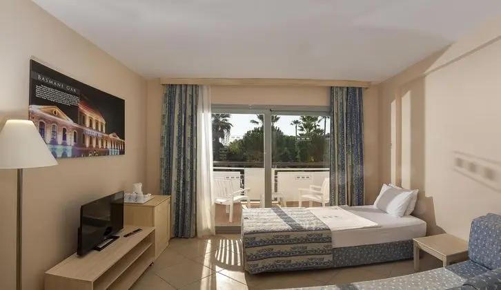 https://images.etstur.com/files/images/hotelImages/TR/50683/l/Ephesia-Holiday-Beach-Club-Oda-313850.jpg