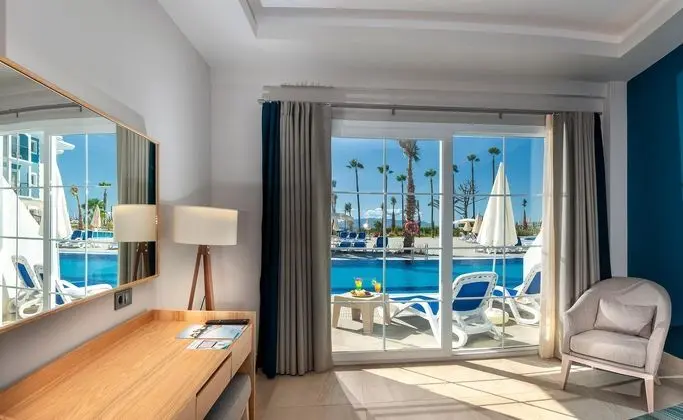 https://images.etstur.com/files/images/hotelImages/TR/50683/l/Ephesia-Holiday-Beach-Club-Oda-313875.jpg