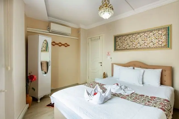 Deluxe Tek Büyük Yataklı Oda, Avlu Manzaralı