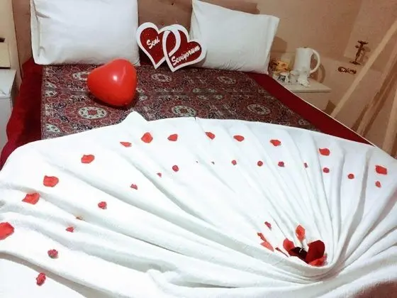 Deluxe Tek Büyük Yataklı Oda, Avlu Manzaralı