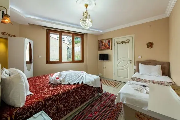 Deluxe Üç Kişilik Oda, Özel Banyo, Avlu Manzaralı