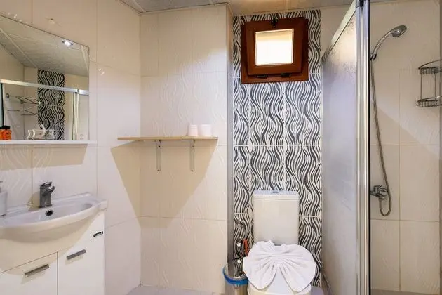Deluxe Üç Kişilik Oda, Özel Banyo, Avlu Manzaralı