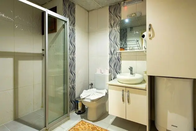 Deluxe Üç Kişilik Oda, Özel Banyo, Avlu Manzaralı
