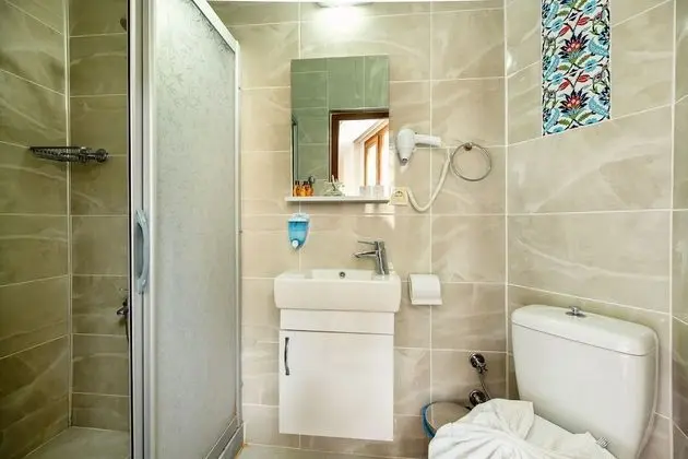 Deluxe Üç Kişilik Oda, Özel Banyo, Avlu Manzaralı