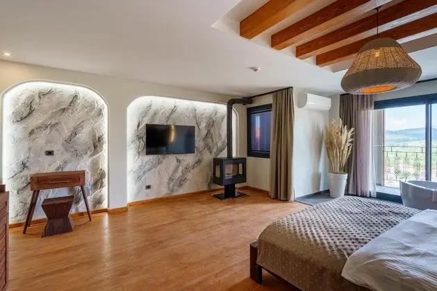 Suite, Dağ veya Havuz Manzaralı, Küvetli