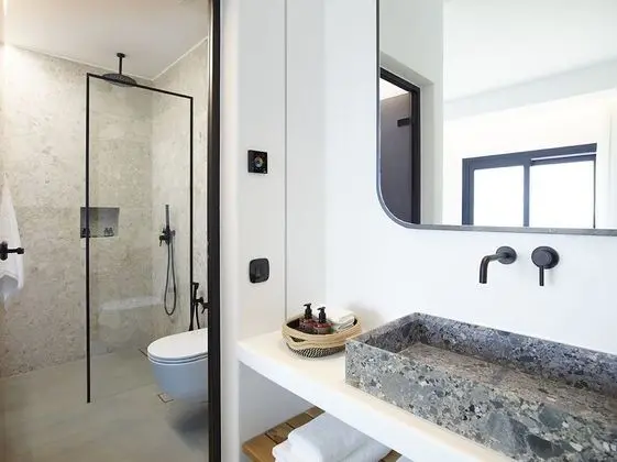 Deluxe Tek Büyük Yataklı Oda, Kısmi Deniz Manzaralı