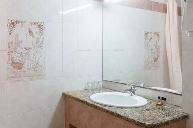 Üç Kişilik Oda
