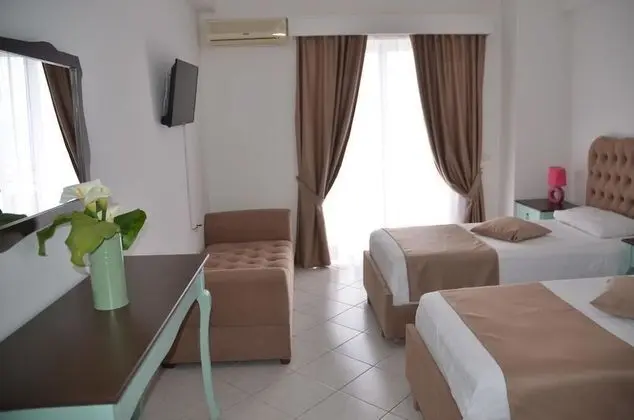 Tek Büyük veya İki Ayrı Yataklı Oda, Deniz Manzaralı