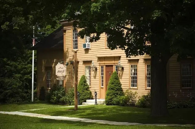 Standard Oda, 1 Büyük (Queen) Boy Yatak (1811 Historic Inn)
