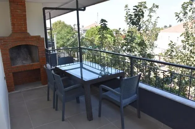 Aile Suiti, Kara Manzaralı, Teraslı
