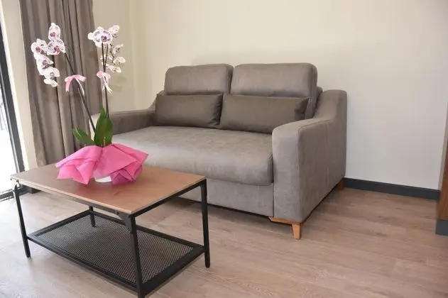 Aile Suiti, Kara Manzaralı, Teraslı
