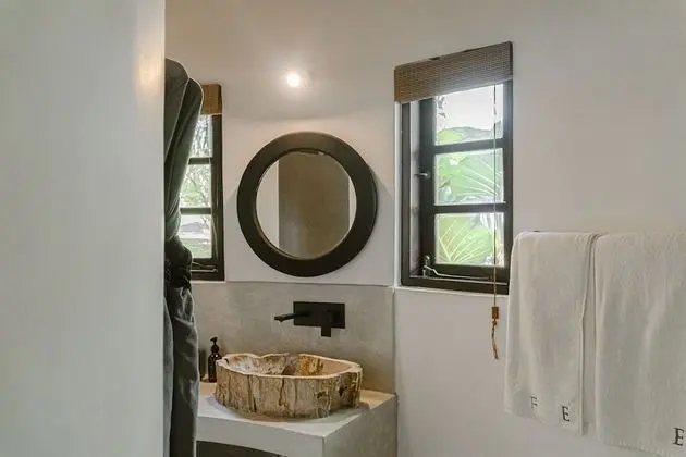 Romantic Villa, Okyanusa Sıfır