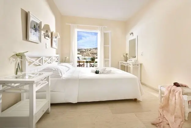 Elegant Double or Twin Room Sea View