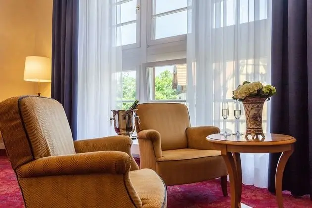 Junior Süit, 1 Büyük (Queen) Boy Yatak