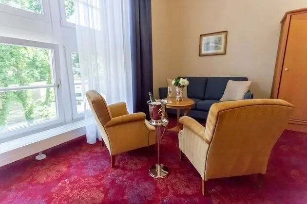 Junior Süit, 1 Büyük (Queen) Boy Yatak