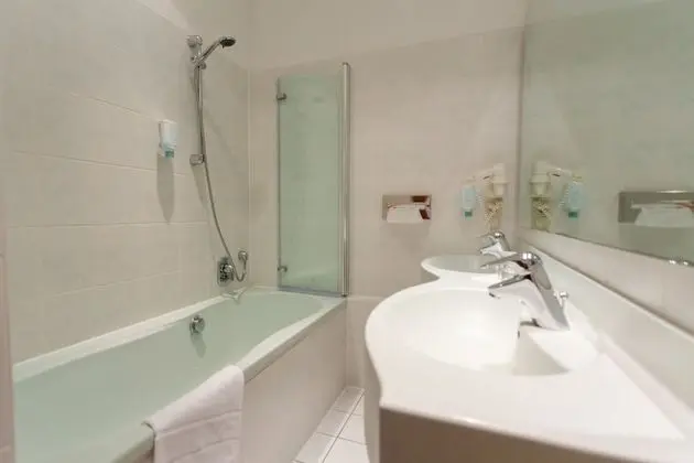 Junior Süit, 1 Büyük (Queen) Boy Yatak