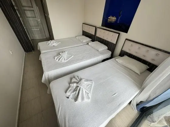 Triple, Kara Manzaralı