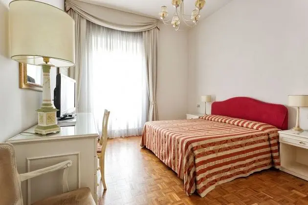Deluxe Tek Büyük veya İki Ayrı Yataklı Oda