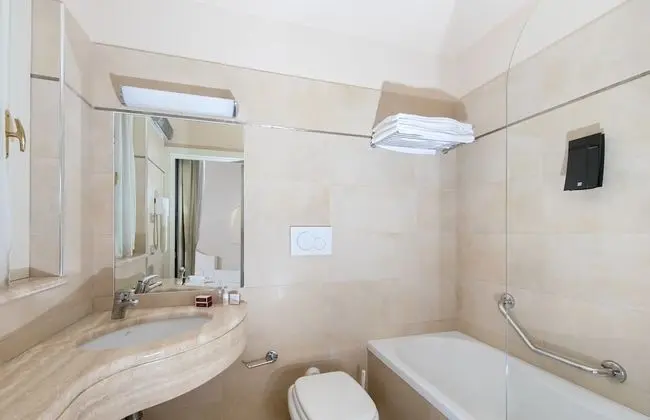 Deluxe Tek Büyük veya İki Ayrı Yataklı Oda