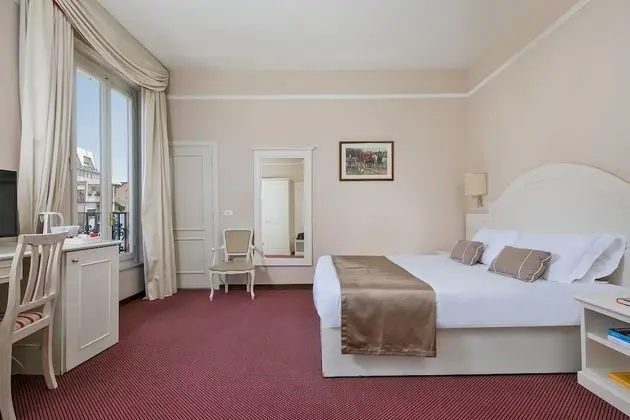 Deluxe Üç Kişilik Oda