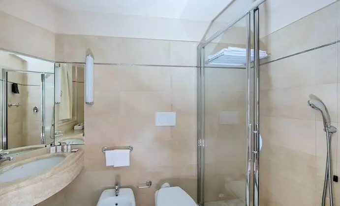 Deluxe Üç Kişilik Oda