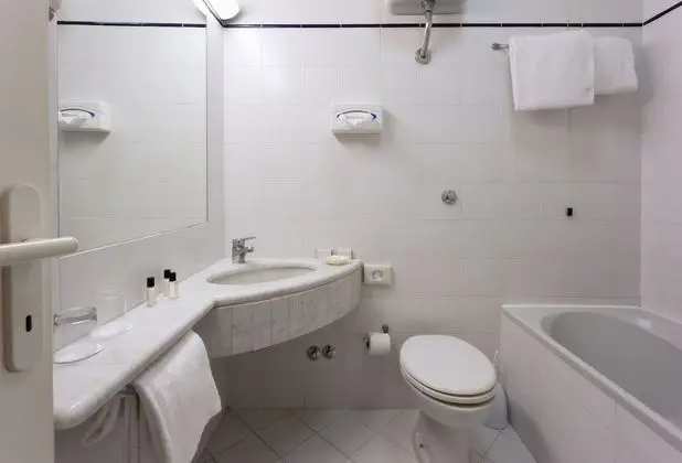 Standard Tek Büyük veya İki Ayrı Yataklı Oda