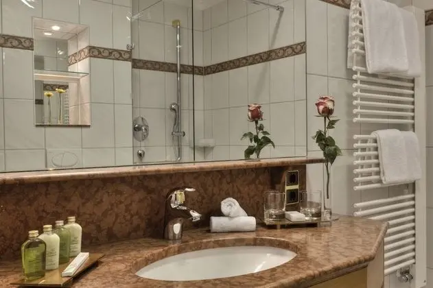 Büyük Yataklı Tek Kişilik Oda