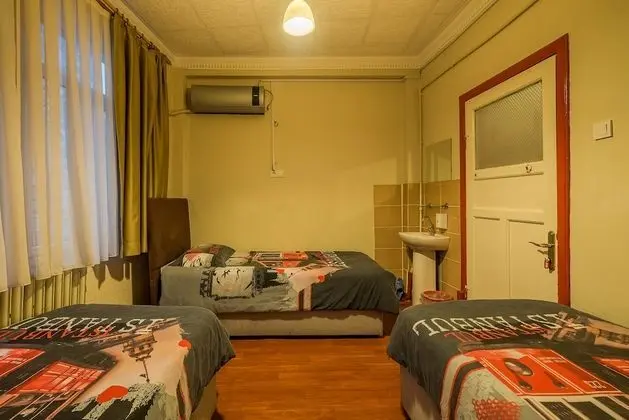 Economy Üç Kişilik Oda, Ortak Banyo