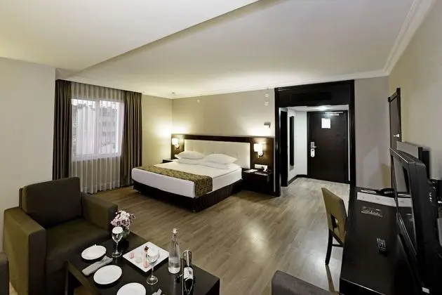Deluxe Tek Büyük Yataklı Oda
