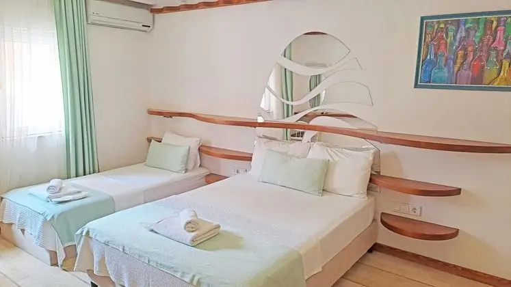 Standart Üç Kişilik Oda, Sokak Manzaralı