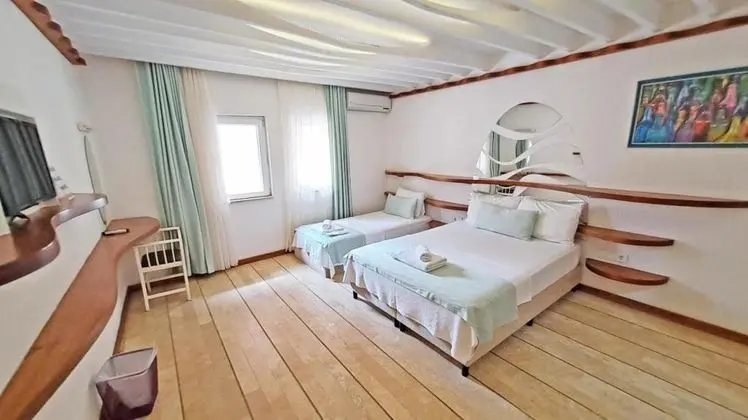 Standart Üç Kişilik Oda, Sokak Manzaralı