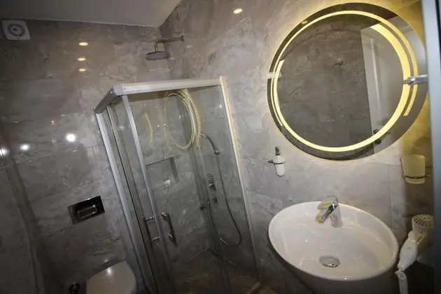 Standart Üç Kişilik Oda, Sokak Manzaralı