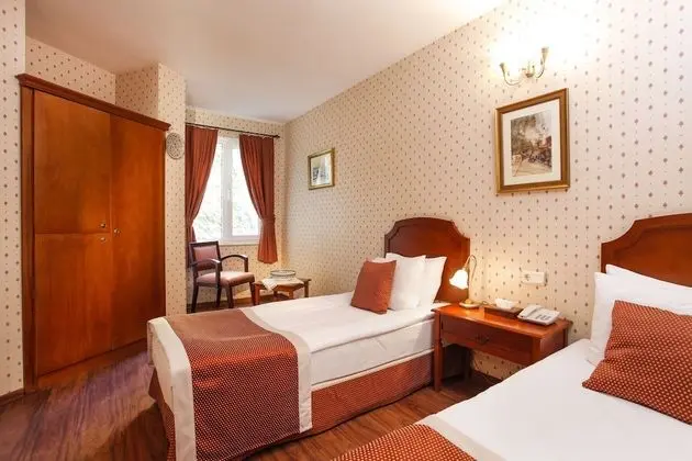 Triple room