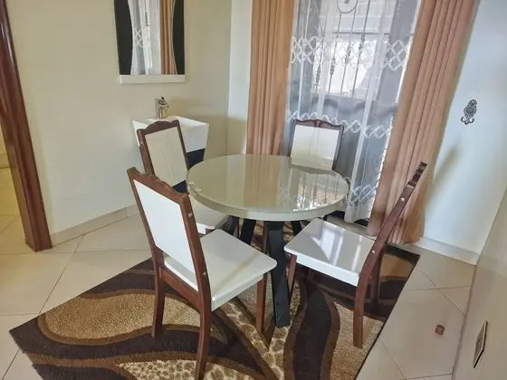 Odada yemek servisi