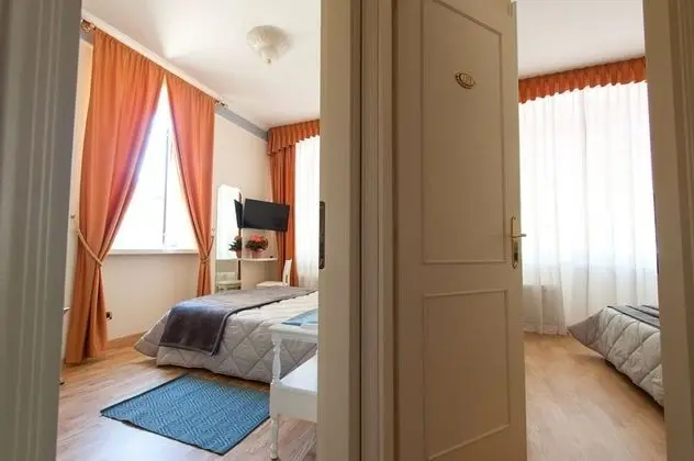 Deluxe Tek Büyük veya İki Ayrı Yataklı Oda, Balkon, Deniz Manzaralı