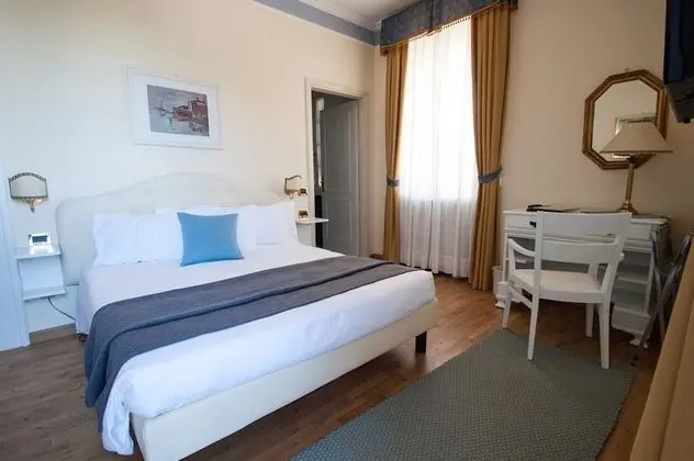 Deluxe Tek Büyük veya İki Ayrı Yataklı Oda, Balkon, Deniz Manzaralı