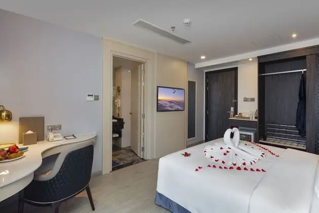Junior Tek Büyük veya İki Ayrı Yataklı Oda, Balkon, Şehir Manzaralı