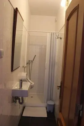 Ortak Ranzalı Oda, Karma Ranzalı Oda, Ortak Banyo, Zemin Kat (1 Bed in a 6 Bed Dorm)