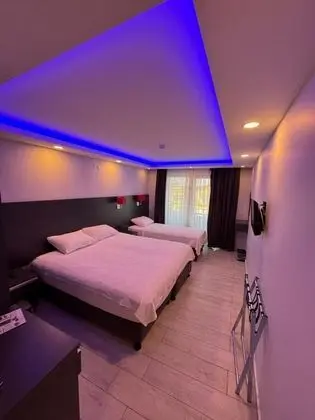 Standart Üç Kişilik Oda, Kara Manzaralı, Balkonlu