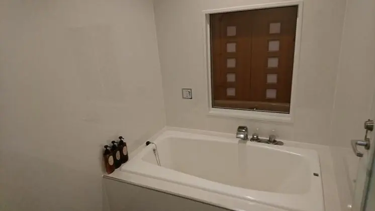 Büyük Yataklı Tek Kişilik Oda