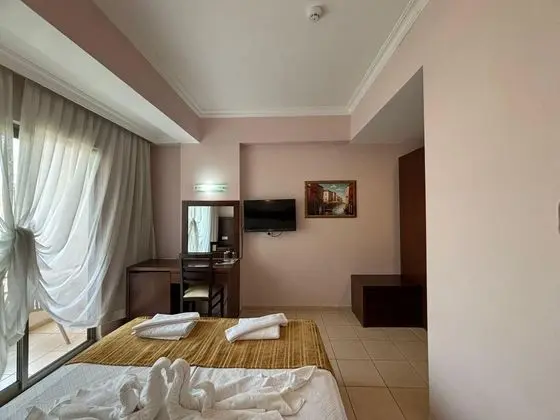 Family Oda, Bahçe Manzaralı, Balkonlu