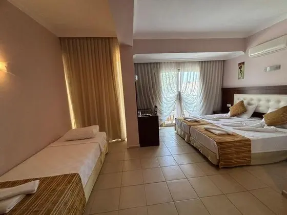 Standart Oda, Bahçe Manzaralı, Balkonlu